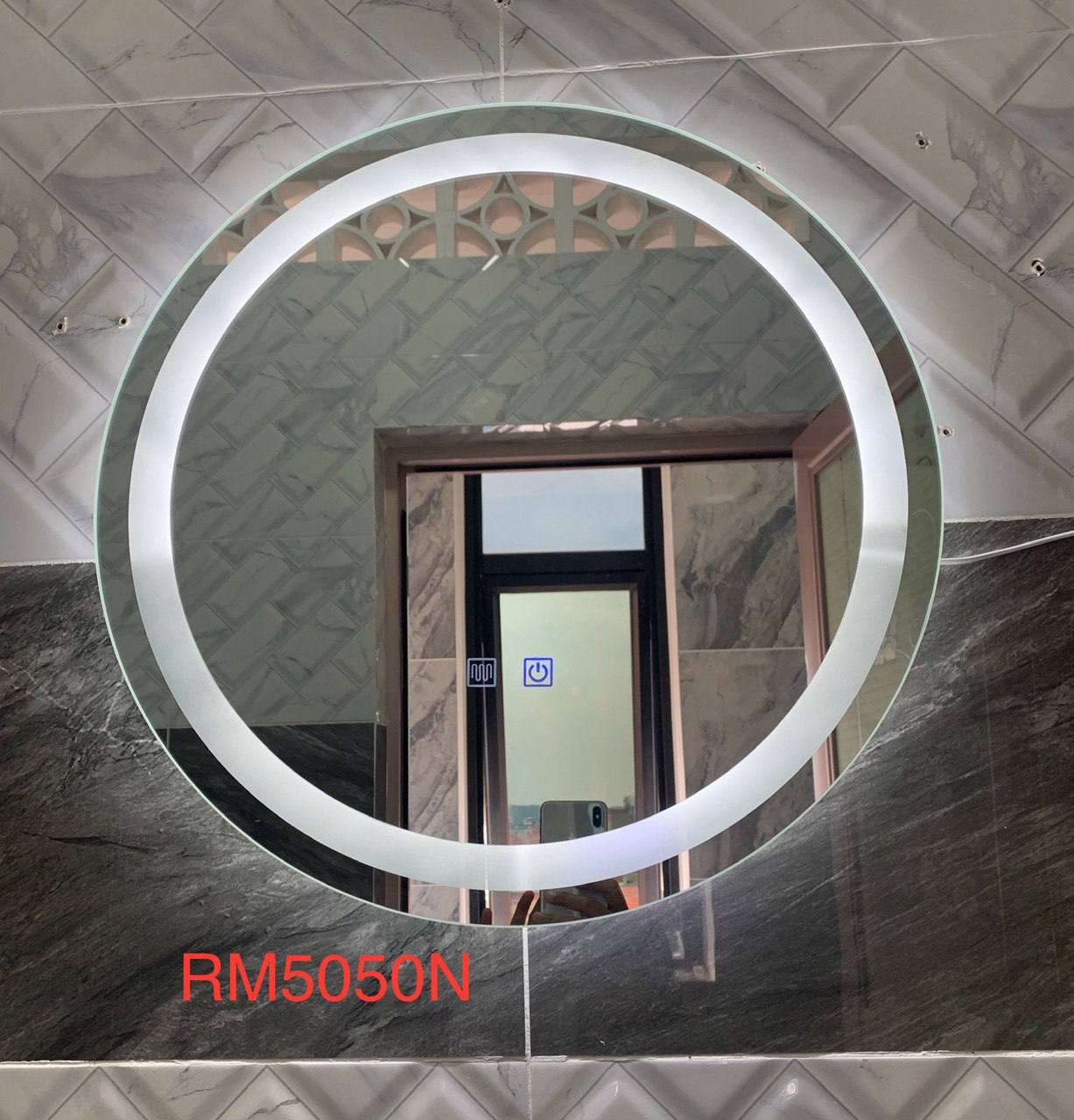 កញ្ចក់ឆ្លុះមុខមានភ្លើង RM5050N