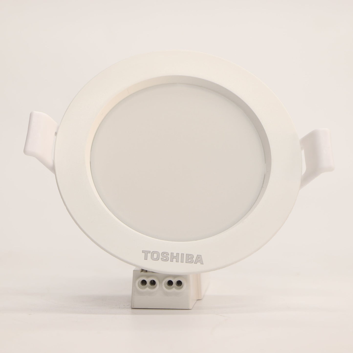 អំពូលបង្កប់ពិតានមូល TOSHIBA LED Panel 6W ពណ៌ថ្ងៃ