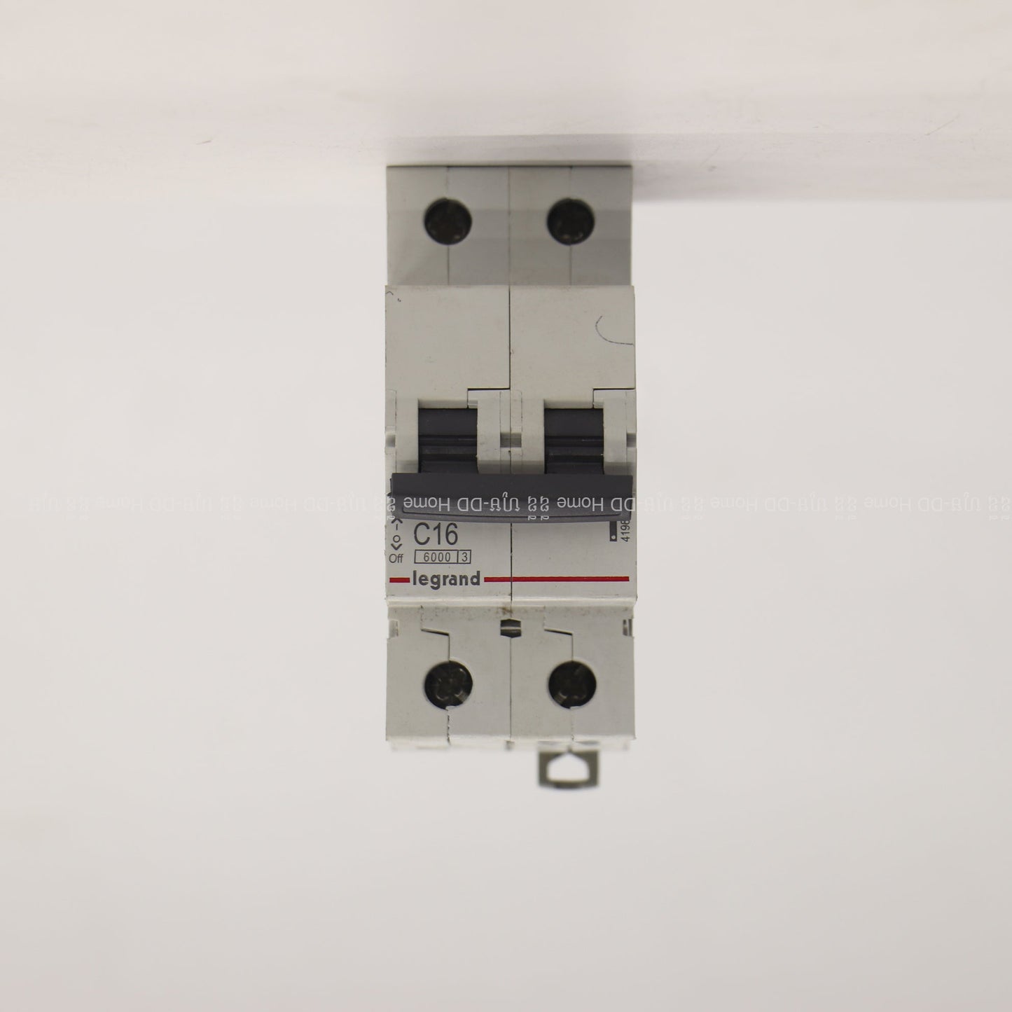 ឌីសង់ទ័រ Legrand Circuit Breaker 2Pole 16A