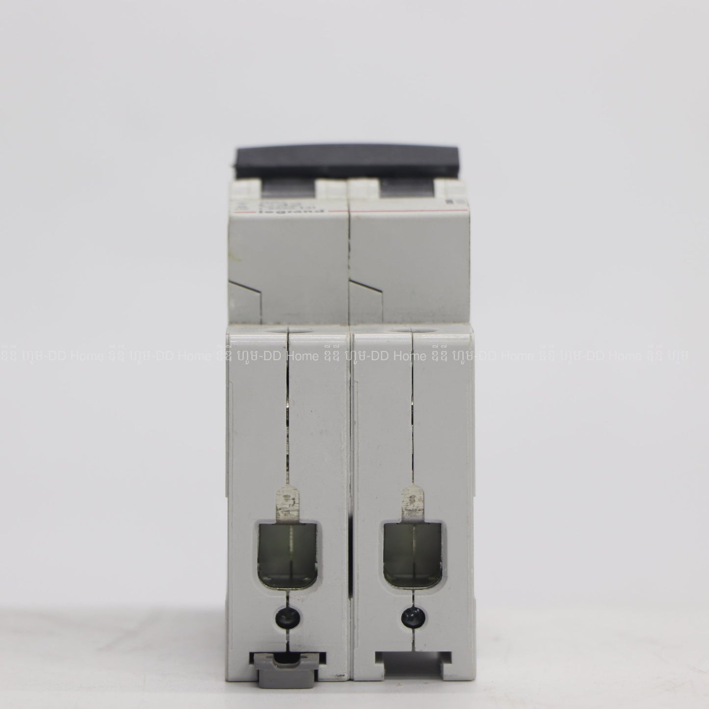 ឌីសង់ទ័រ Legrand Circuit Breaker 2Pole 32A
